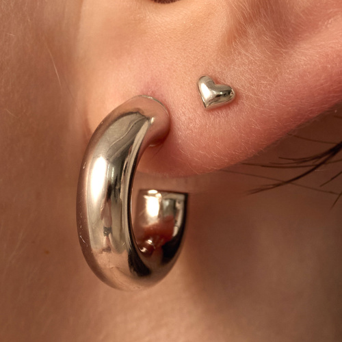 Srebrne drobne kolczyki serca Petite Amour