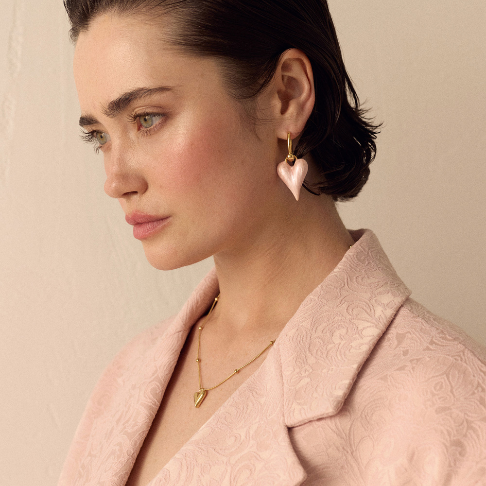 Złote kolczyki serca z perłowej różowej emalii Bubble Heart N°2