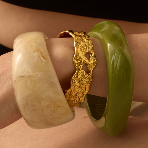 Złota sztywna bransoletka Lace