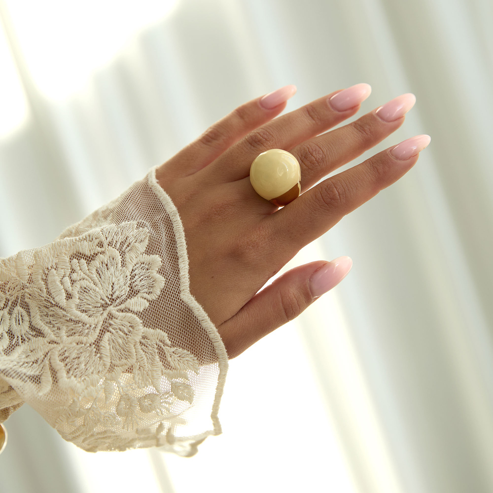 Złoty pierścionek z emalią Aurum Butter