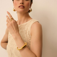 Złota sztywna bransoletka Cuff
