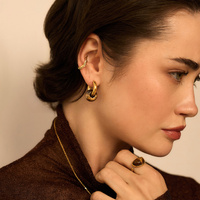 Złota nausznica Tail