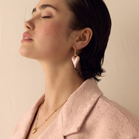 Złote kolczyki serca z perłowej różowej emalii Bubble Heart N°2