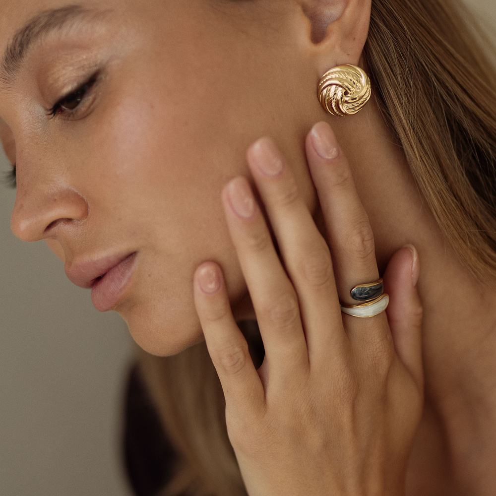 Złoty regulowany pierścionek z perłową emalią Stella N°3 (srebro 925)