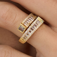 Złoty regulowany pierścionek z cyrkoniami Dandy