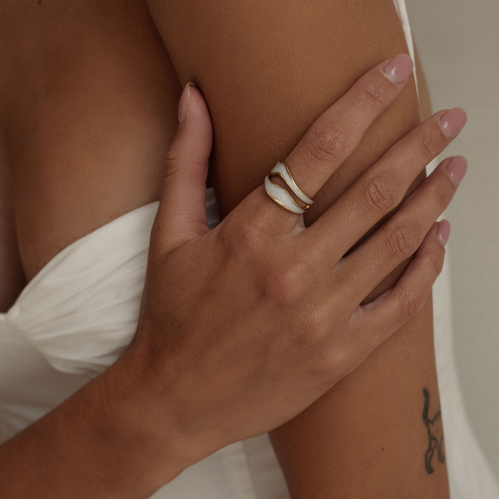 Złoty regulowany pierścionek (srebro 925) z perłową emalią Stella N°1