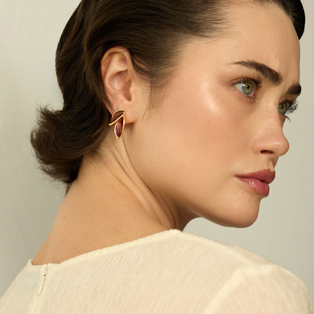 Złote kolczyki listki z bordową emalią