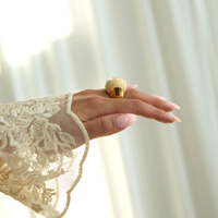 Złoty pierścionek z emalią Aurum Butter