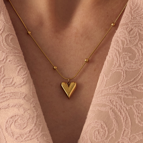 Złoty naszyjnik z zawieszką sercem Amore N°7