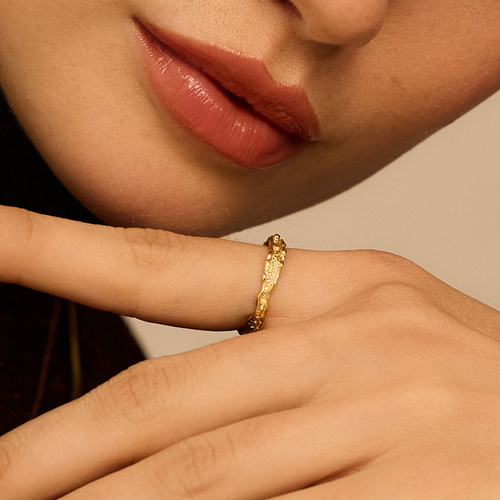 Złoty gnieciony pierścionek Dust