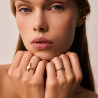 Złota regulowana obrączka STARS