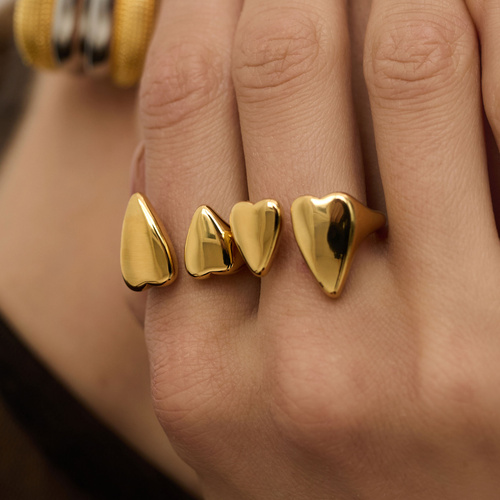 Złoty regulowany pierścionek Hearts