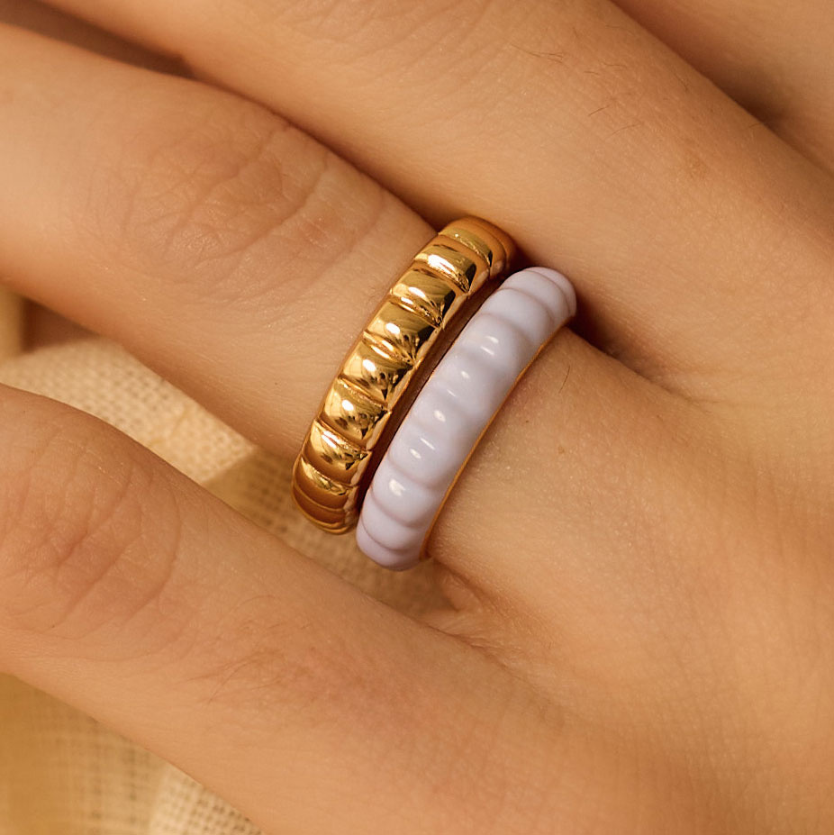 Złoty pierścionek z fioletową emalią Lily