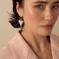 Złote kolczyki serca z perłowej emalii Bubble Heart N°1