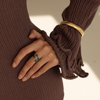 Złoty regulowany pierścionek z czarną perłową emalią Stella N°4 (srebro 925)