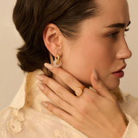 Złoty pierścionek z kwarcem różowym Trinity N°2