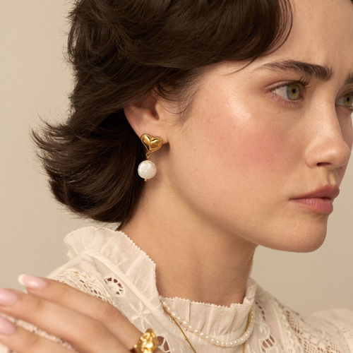 Złote kolczyki z perłą naturalną Pearl Heart N°1