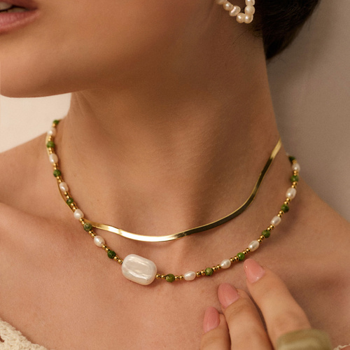 Złoty naszyjnik z zoisytów