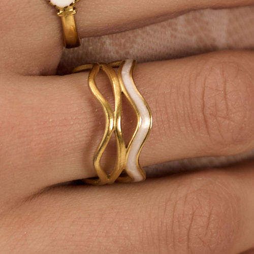 Złoty regulowany pierścionek z perłową emalią Stella N°5