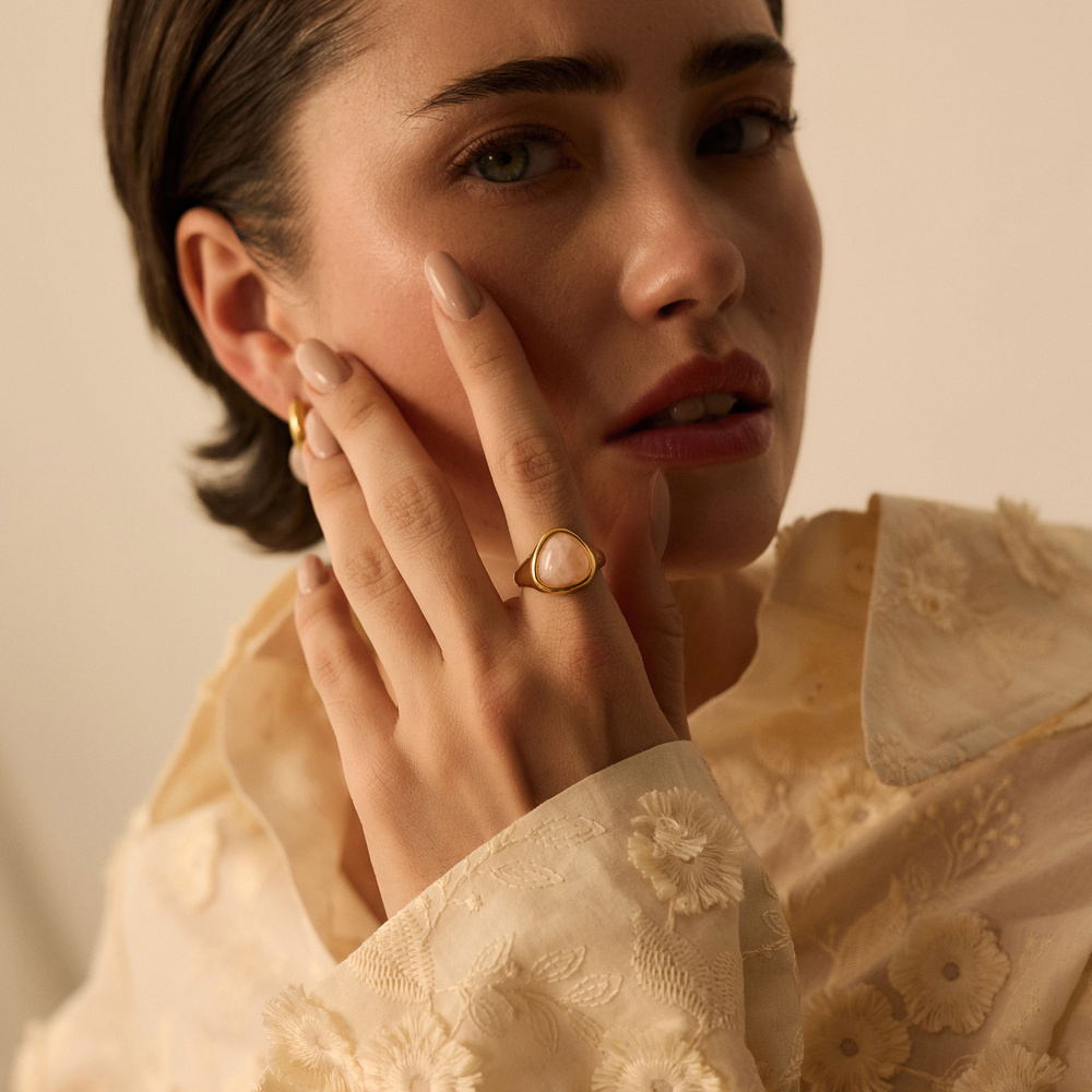 Złoty pierścionek z kwarcem różowym Trinity N°2