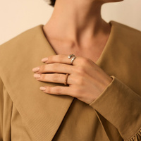 Złoty pierścionek z brązową emalią Mocha