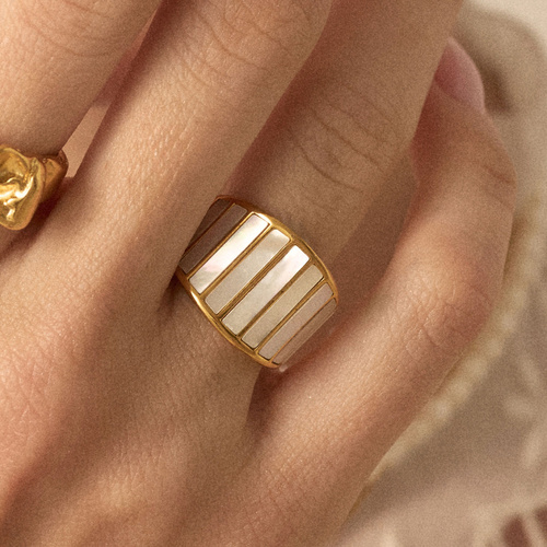 Złoty pierścionek z perłową emalią Vision N°3