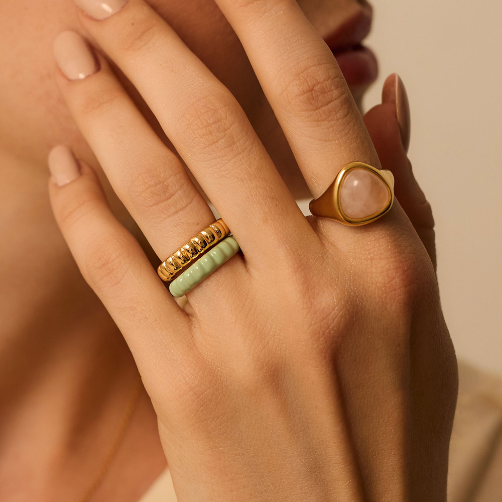 Złoty pierścionek z zieloną emalią Mint