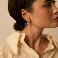 Złote kolczyki listki z miętową emalią