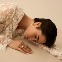 Złote kolczyki muszle z perłą Sirene