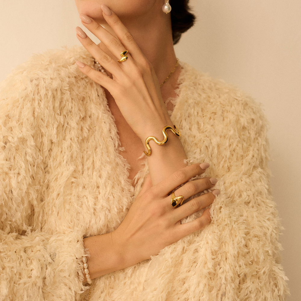 Złota sztywna bransoletka vintage Mare N°2