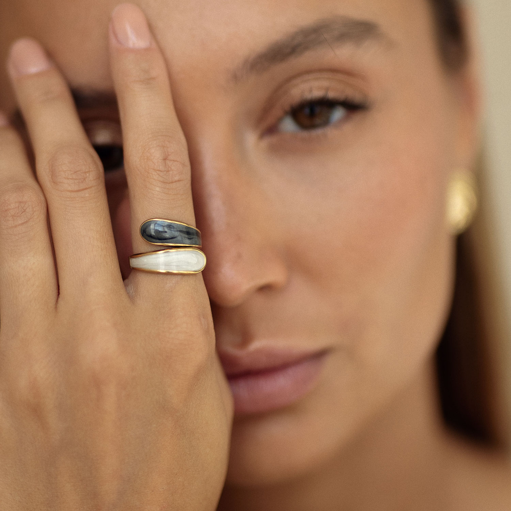 Złoty regulowany pierścionek z perłową emalią Stella N°3 (srebro 925)