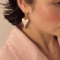 Złote kolczyki serca z perłowej emalii Bubble Heart N°1