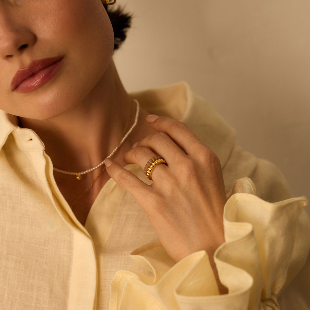 Złoty pierścionek z brązową emalią Mocha