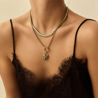 Złoty naszyjnik z jaspisem dalmatyńskim