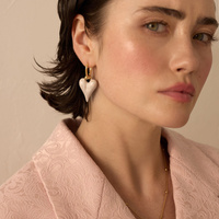 Złote kolczyki serca z perłowej emalii Bubble Heart N°1