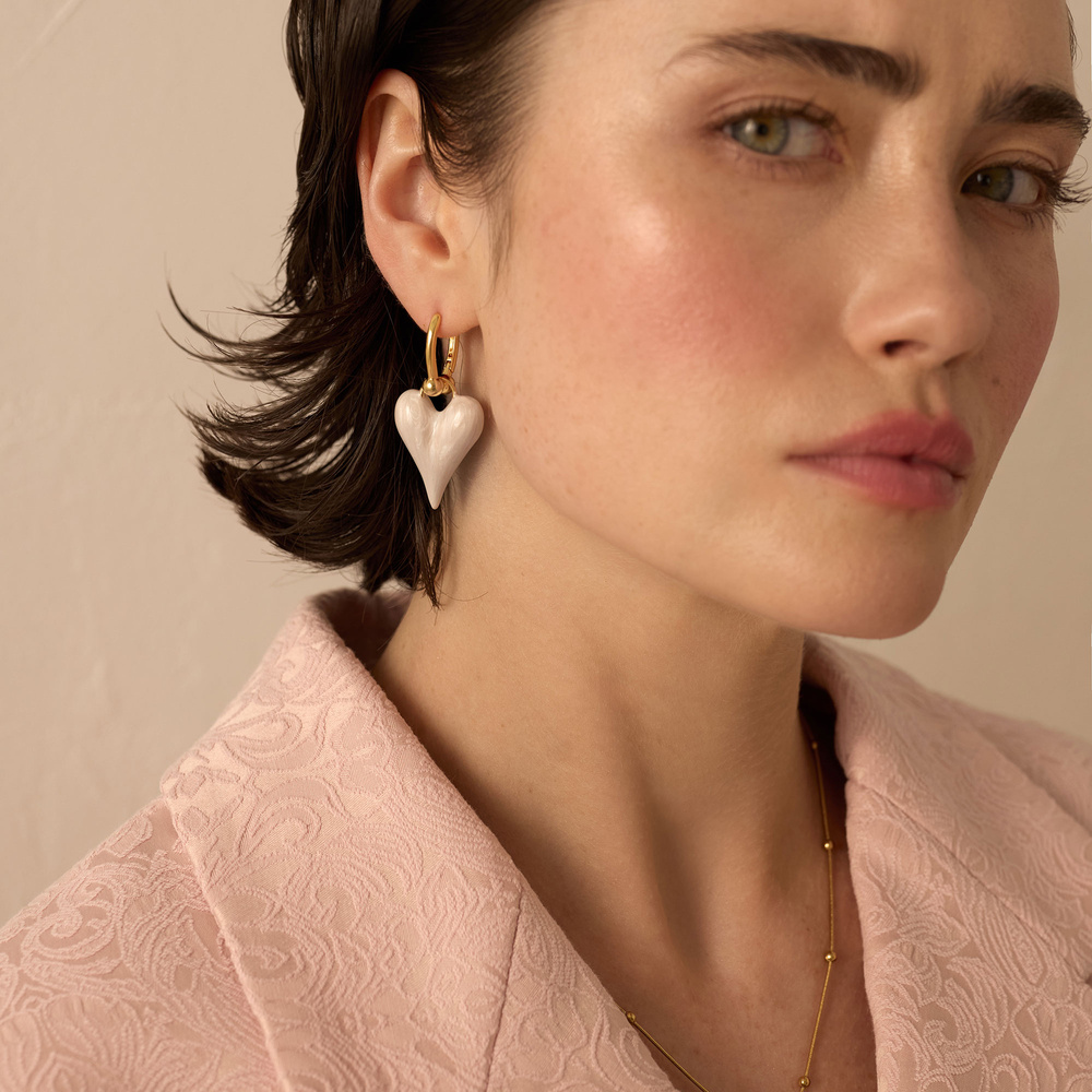 Złote kolczyki serca z perłowej emalii Bubble Heart N°1