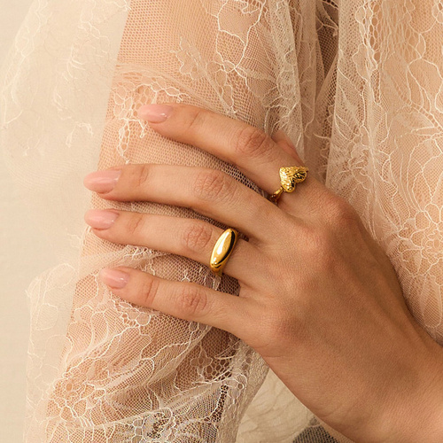 Złoty pierścionek sygnet Rhea