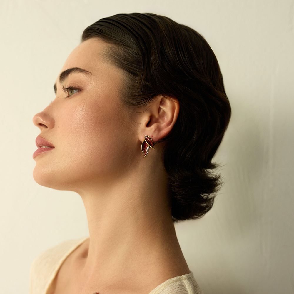 Złote kolczyki listki z bordową emalią