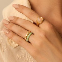 Złoty pierścionek z zieloną emalią Mint