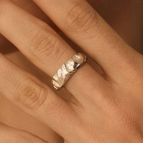 Srebrny gnieciony pierścionek Dust