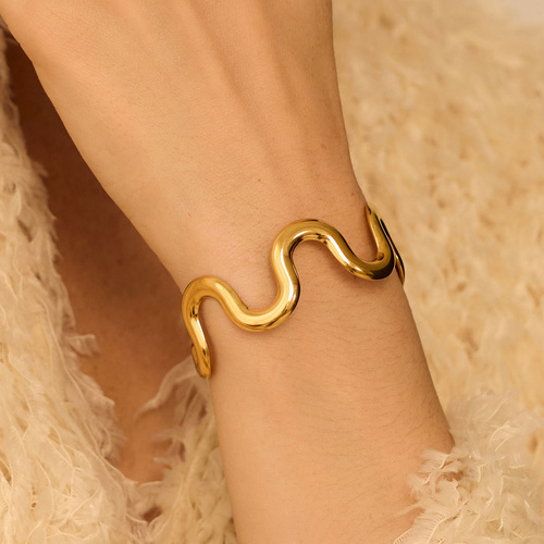 Złota sztywna bransoletka vintage Mare N°2