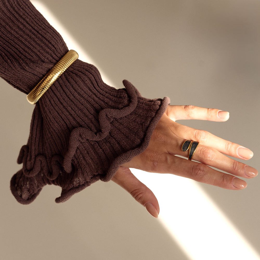 Złoty regulowany pierścionek z czarną perłową emalią Stella N°4 (srebro 925)