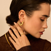 Złota nausznica Tail