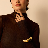 Złota sztywna bransoletka Bold