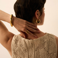 Złota sztywna bransoletka Cuff
