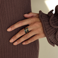 Złoty regulowany pierścionek z czarną perłową emalią Stella N°4 (srebro 925)