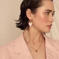 Złote kolczyki serca z perłowej różowej emalii Bubble Heart N°2