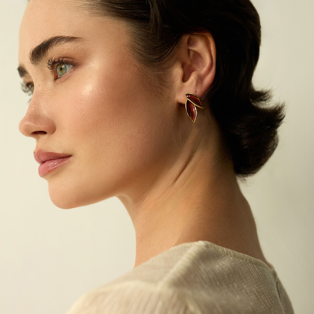 Złote kolczyki listki z bordową emalią