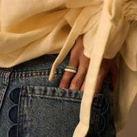 Złoty pierścionek z białą emalią Jasmine