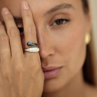 Złoty regulowany pierścionek z perłową emalią Stella N°3 (srebro 925)